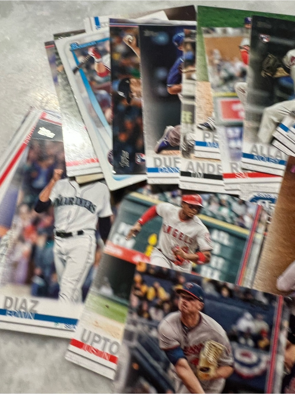 Assorted Baseball Trading Cards - Multi-Color Lot - Picture 4 of 8